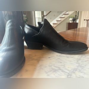 Black Frye Carson back zip booties - size 8.5